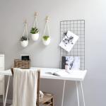 3-delige set porseleinen wandvazen, incl. houten haken, mat wit