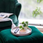 Decoratief dienblad voor salontafel: White wash houten ronde dienblad, rustiek houten dienblad, 31 cm,, landelijke centerpiece kaarshouder voor woondecoratie, poef, aanrecht displa
