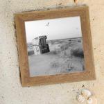 Set van 2 fotolijsten 15x15 cm strandhuis rustiek wit massief hout met glas incl. accessoires/fotolijst