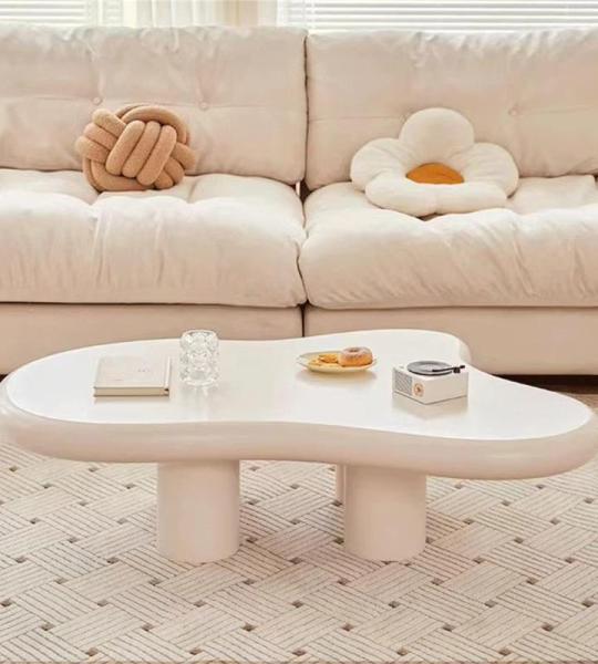 39,37 Zoll großer Couchtisch in Cartoon-Wolkenform, unregelmäßig geformter Couchtisch für das Wohnzimmer, minimalistischer Mitteltisch für den Innenbereich, 4 Beine, geeignet 