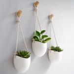 3-delige set porseleinen wandvazen, incl. houten haken, mat wit