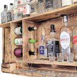 Houten rek om op te hangen - handgemaakt rustieke stijl muur bar flessenrek hout - wijnbaar rek cadeau voor mannen - houten 3D-afbeelding borrelbar